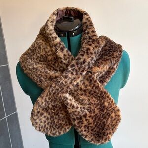 Chic Leopard Print Faux Fur Wrap